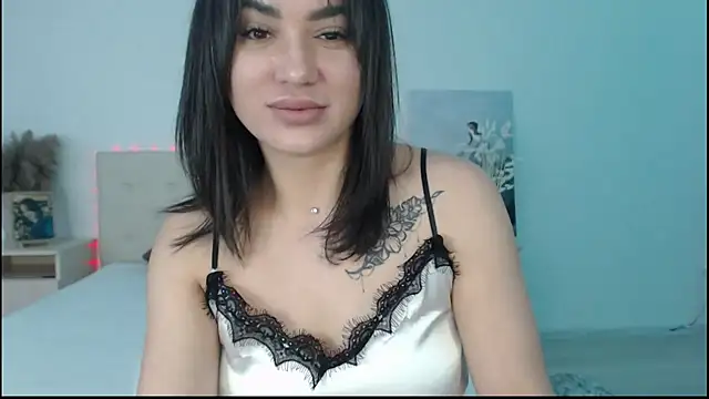 Snapshot of RoxannePure chatting on March 14, 2025, 5:05 am RoxannePure online show from March 14, 2025, 5:05 am