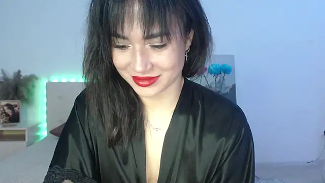 Snapshot of RoxannePure chatting on October 28, 2025, 4:24 am RoxannePure online show from October 28, 2025, 4:24 am