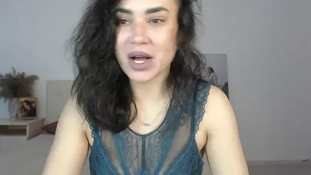 RoxannePure online show from April 24, 2026, 4:25 am