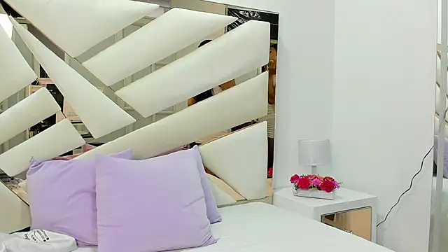 Naughty  Mom online show from March 11, 2025, 9:56 am