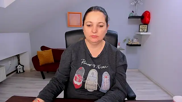 LollaGirl online show from March 4, 2026, 4:09 am