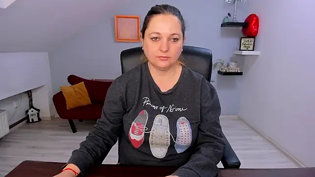 LollaGirl online show from March 6, 2026, 4:18 am