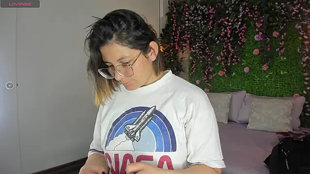 SarahDeyvis online show from January 19, 2026, 1:26 pm