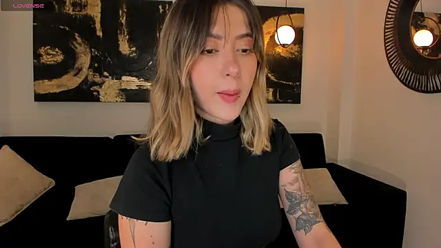 EveBensonX online show from May 26, 2026, 8:18 pm