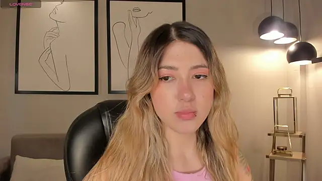 EveBensonX online show from April 12, 2026, 6:00 pm