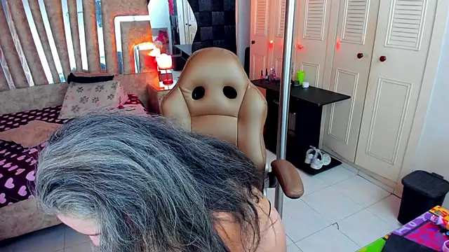 cute sassy online show from April 19, 2026, 5:30 am