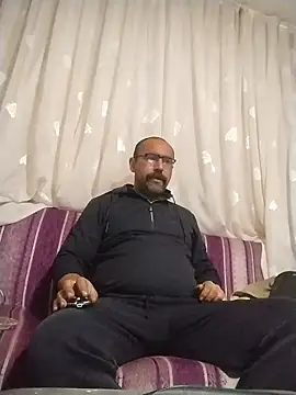 Snapshot of masculine_bear_daddy chatting on December 18, 2025, 4:44 pm masculine bear daddy online show from December 18, 2025, 4:44 pm