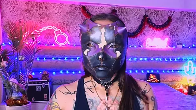 Cool Freak  online show from November 16, 2025, 10:42 am