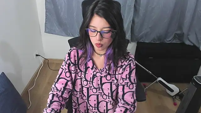 Snapshot of NanaRott chatting on March 21, 2025, 5:00 am NanaRott online show from March 21, 2025, 5:00 am