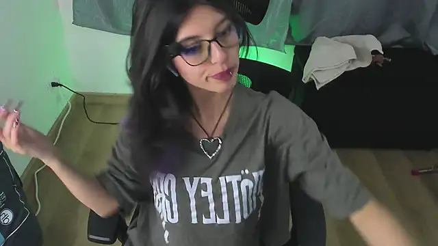 Snapshot of NanaRott chatting on March 18, 2025, 3:23 am NanaRott online show from March 18, 2025, 3:23 am