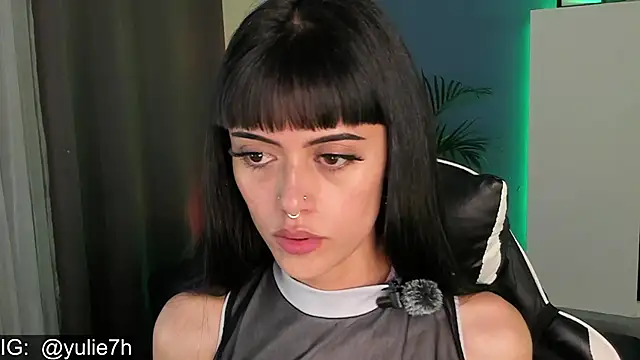  Jessy Moon  online show from November 15, 2025, 7:40 pm