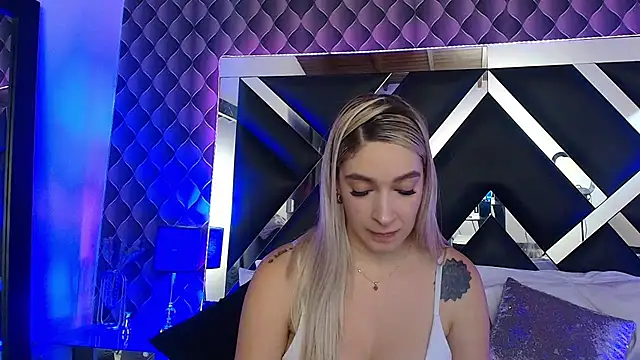 victoriaa lee  online show from November 10, 2025, 7:08 pm