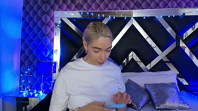 Snapshot of victoriaa_lee_ chatting on February 23, 2026, 7:25 pm victoriaa lee online show from February 23, 2026, 7:25 pm