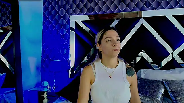 victoriaa lee  online show from March 12, 2025, 7:14 pm