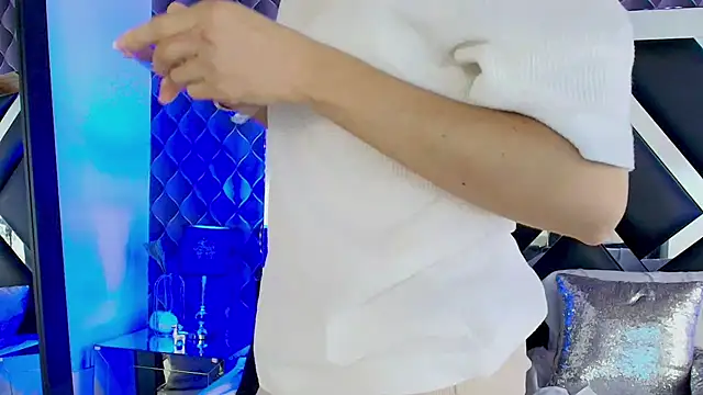 victoriaa lee  online show from March 6, 2025, 7:10 pm