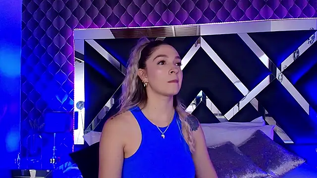 victoriaa lee  online show from September 12, 2025, 8:19 pm