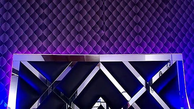 victoriaa lee  online show from September 24, 2025, 7:20 pm