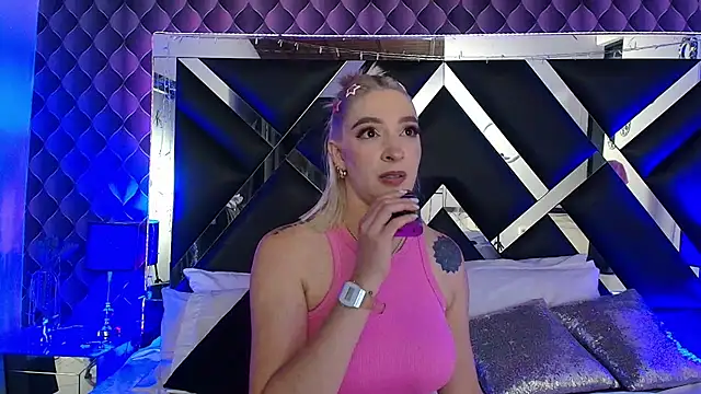 Snapshot of victoriaa_lee_ chatting on February 12, 2026, 8:30 pm victoriaa lee online show from February 12, 2026, 8:30 pm