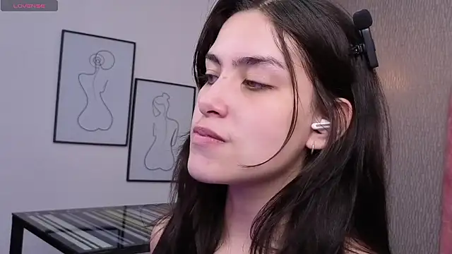 Alexa Thaylor  online show from March 16, 2026, 3:26 pm