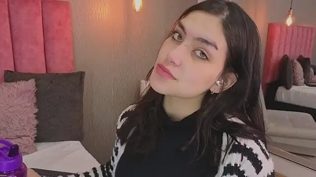 Alexa Thaylor  online show from April 8, 2026, 3:02 pm