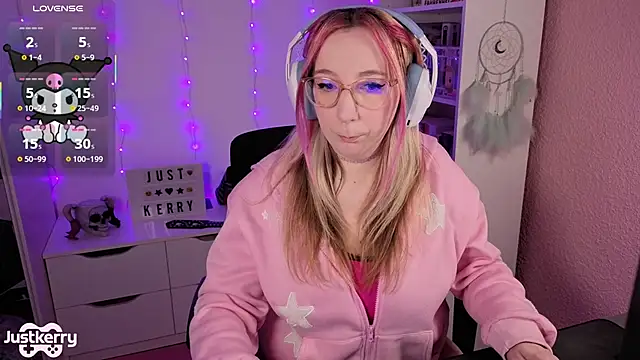 Snapshot of JustKerry chatting on November 13, 2025, 11:25 am JustKerry online show from November 13, 2025, 11:25 am