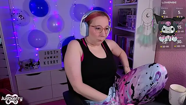 Snapshot of JustKerry chatting on November 19, 2025, 8:47 am JustKerry online show from November 19, 2025, 8:47 am