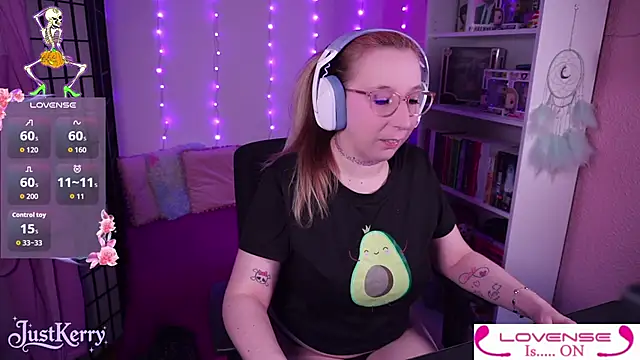 Snapshot of JustKerry chatting on October 26, 2025, 9:10 am JustKerry online show from October 26, 2025, 9:10 am