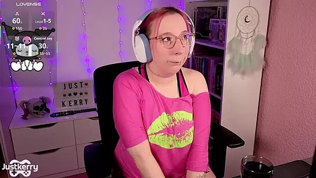 Snapshot of JustKerry chatting on November 14, 2025, 9:57 am JustKerry online show from November 14, 2025, 9:57 am