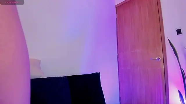 Snapshot of iriss_25 chatting on November 12, 2025, 12:31 pm iriss 25 online show from November 12, 2025, 12:31 pm