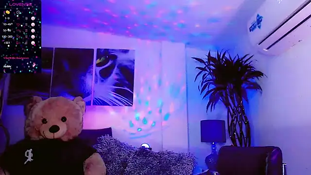 Sophiesweet5 online show from April 15, 2026, 9:15 am