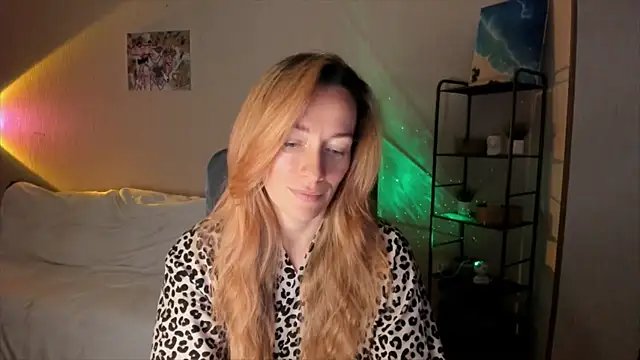 Snapshot of RebeccaMartinez chatting on October 23, 2025, 11:31 am RebeccaMartinez online show from October 23, 2025, 11:31 am