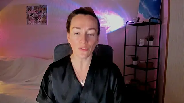 Snapshot of RebeccaMartinez chatting on November 19, 2025, 8:47 am RebeccaMartinez online show from November 19, 2025, 8:47 am