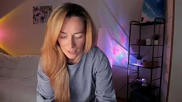 Snapshot of RebeccaMartinez chatting on October 25, 2025, 10:03 am RebeccaMartinez online show from October 25, 2025, 10:03 am