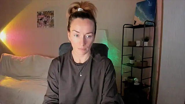 Snapshot of RebeccaMartinez chatting on November 2, 2025, 11:26 am RebeccaMartinez online show from November 2, 2025, 11:26 am