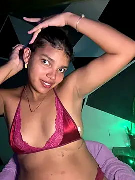 Snapshot of emilyharber chatting on December 15, 2025, 7:20 pm emilyharber online show from December 15, 2025, 7:20 pm