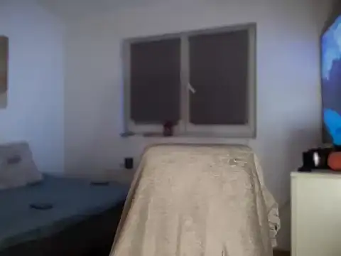 alejandrobgxh online show from April 8, 2026, 9:27 pm