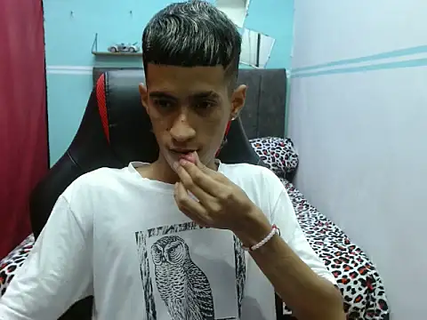 Snapshot of Angelstripboy chatting on October 8, 2025, 10:10 pm Angelstripboy online show from October 8, 2025, 10:10 pm