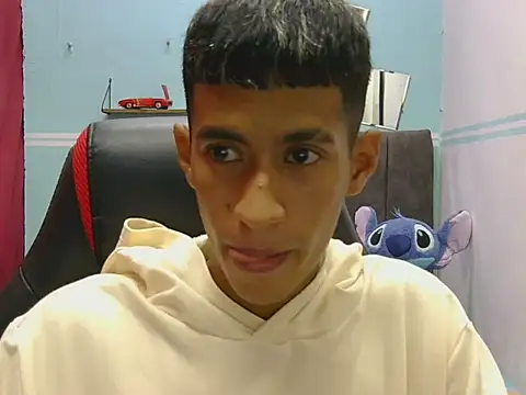 Snapshot of Angelstripboy chatting on May 19, 2026, 6:37 pm Angelstripboy online show from May 19, 2026, 6:37 pm