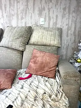 Liamiler01  online show from December 17, 2025, 12:43 pm