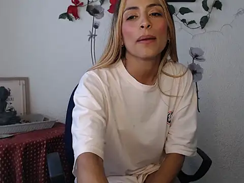Snapshot of Liamiler01_ chatting on December 19, 2024, 3:52 pm Liamiler01 online show from December 19, 2024, 3:52 pm