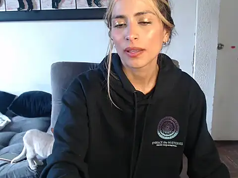 Snapshot of Liamiler01_ chatting on February 7, 2025, 6:34 pm Liamiler01 online show from February 7, 2025, 6:34 pm