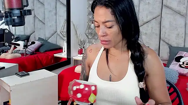 NiicolleMiller online show from November 20, 2025, 11:55 am