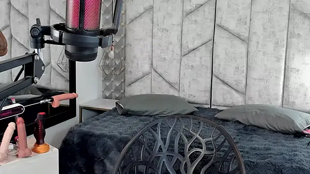 NiicolleMiller online show from November 12, 2025, 7:40 pm