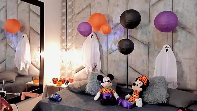 NiicolleMiller online show from October 30, 2025, 11:41 am