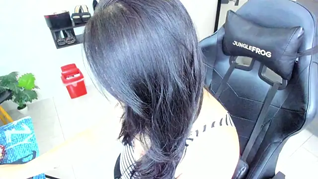 Snapshot of BellaFlaming chatting on November 25, 2025, 11:21 am BellaFlaming online show from November 25, 2025, 11:21 am