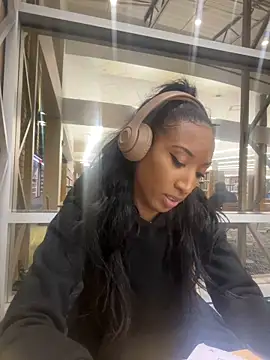 Snapshot of Iceblanca chatting on November 11, 2025, 12:27 am Iceblanca online show from November 11, 2025, 12:27 am