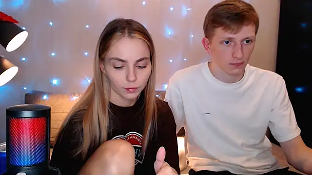 juliaanddima online show from October 16, 2025, 10:18 pm