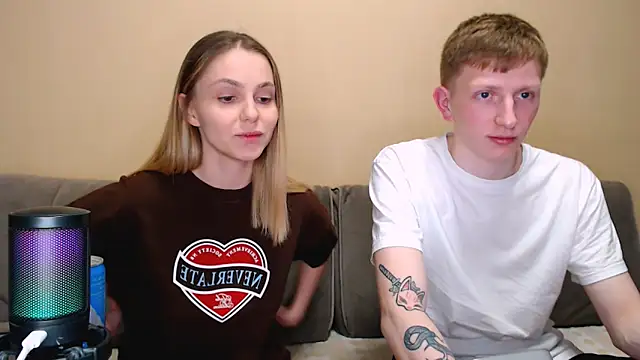 juliaanddima online show from March 23, 2026, 10:20 pm