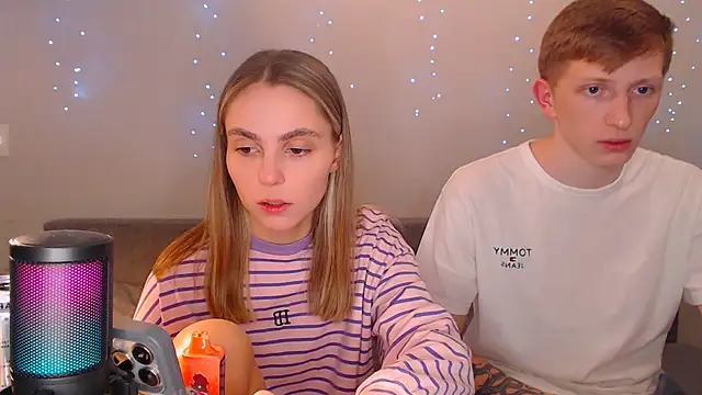 juliaanddima online show from March 21, 2025, 8:50 pm