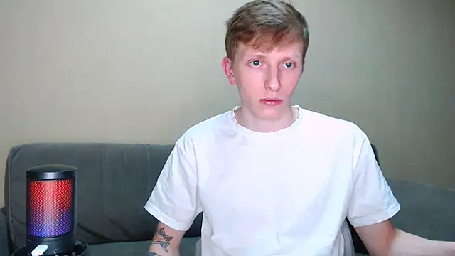 juliaanddima online show from February 22, 2026, 10:33 pm